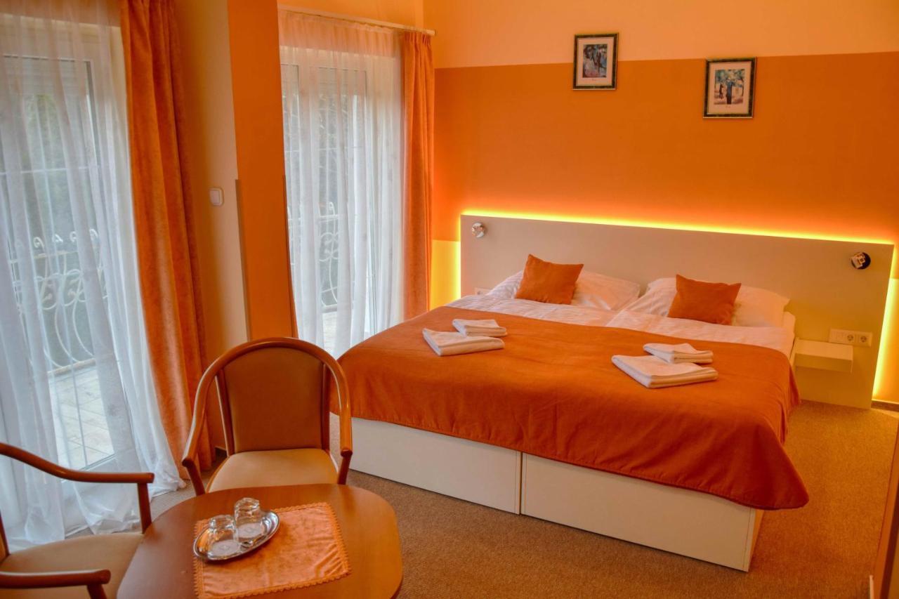 Hotel Penta Lux 터터 외부 사진