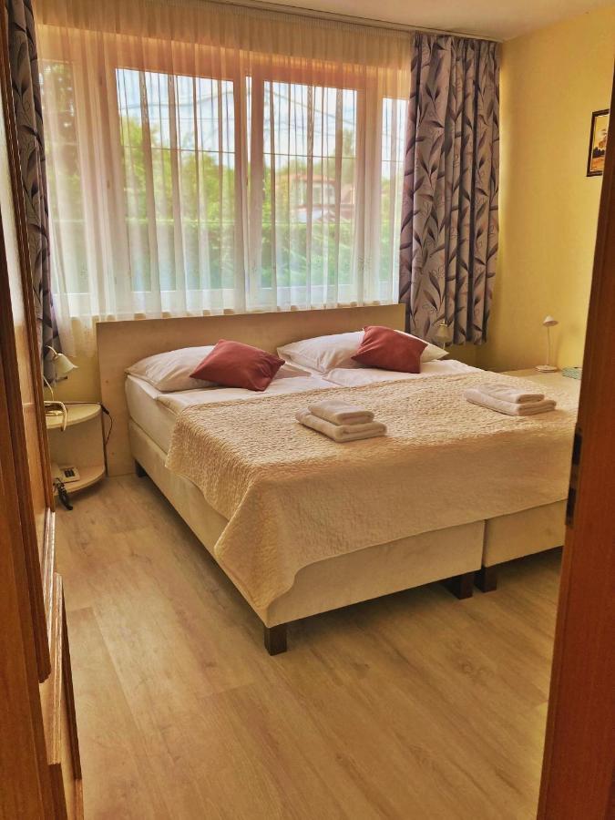 Hotel Penta Lux 터터 외부 사진