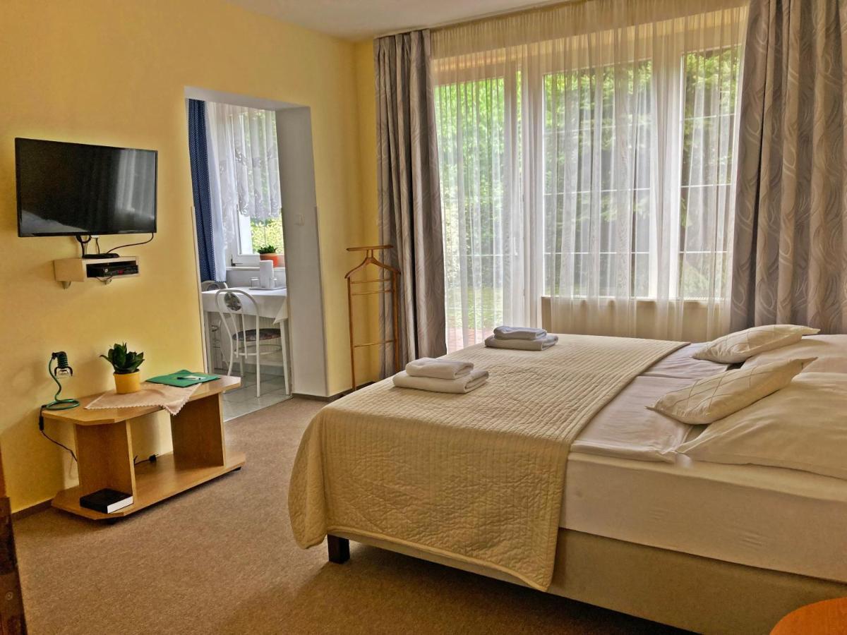 Hotel Penta Lux 터터 외부 사진